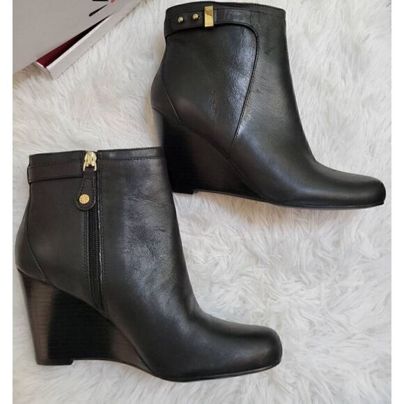 Isaac Mizrahi Size 8.5 VICKY Leather Wedge Ankle Booties New - Picture 3 of 10